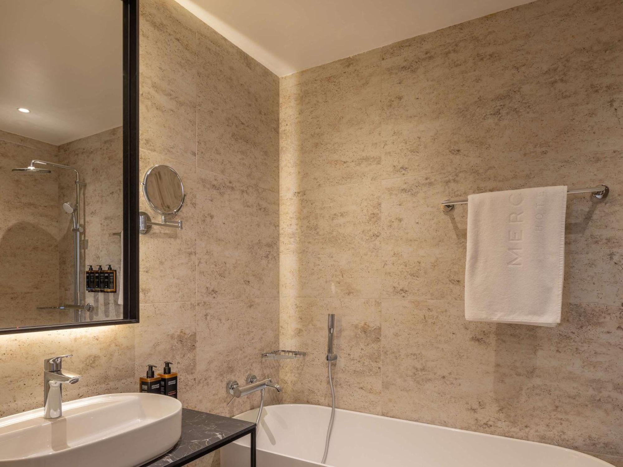 Mercure Prishtina City Pristina Buitenkant foto