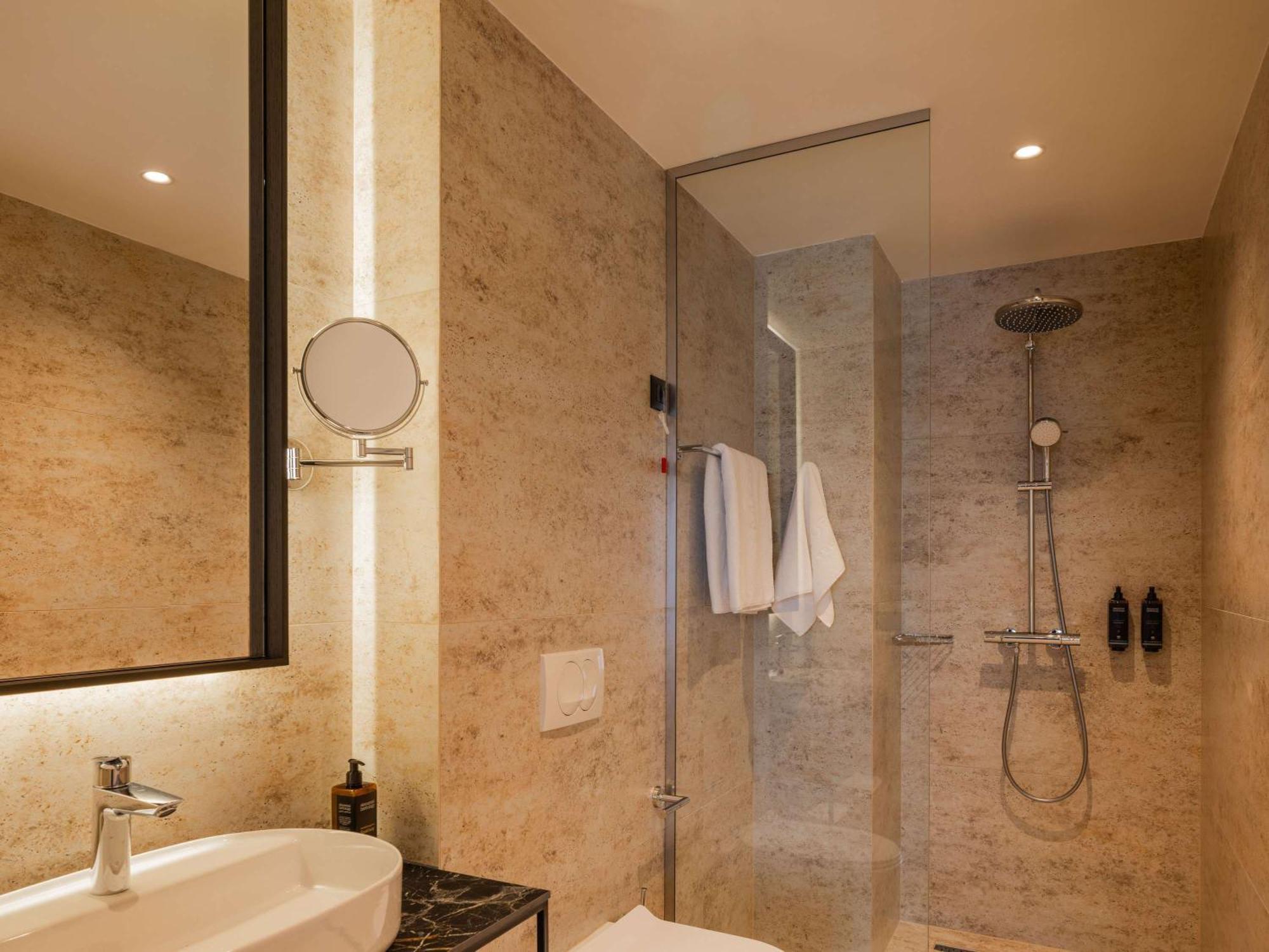 Mercure Prishtina City Pristina Buitenkant foto
